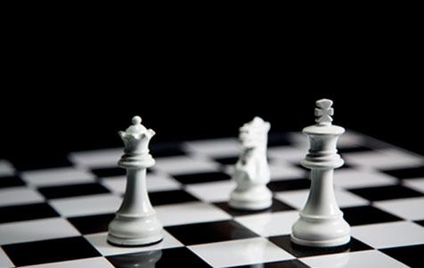 photo de pièces d'échecs blanche